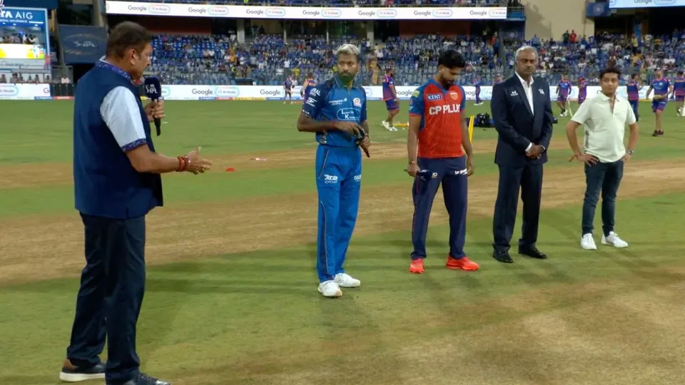 IPL 2026: MI के ख़िलाफ़ मैच में PBKS ने टॉस जीतकर पहले गेंदबाज़ी चुनी, रोहित शर्मा बाहर